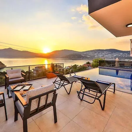 Essiz Manzarali Rainbow Villa *