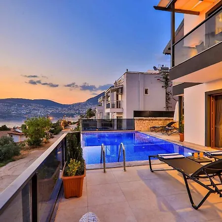 Essiz Manzarali Rainbow Villa *