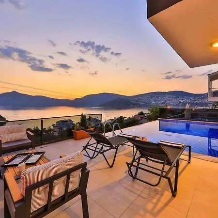 Essiz Manzarali Rainbow Kaş