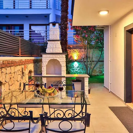 Essiz Manzarali Rainbow Villa *